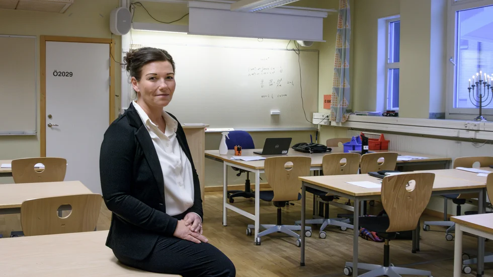 Nya rektorn Cecilia Munther Brandén visar runt i det som till höstern kommer att bli den internationella skolans klassrum.