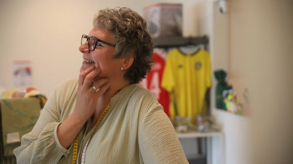 Anni Jörgensen Wessén öppnade sin syservice den 8 juli i år. "Mitt i sommaren, när det inte är säsong för sånt här", säger hon, men framhäver samtidigt att det trots allt varit en bra första månad. Hon har bland annat redan sålt två symaskiner.