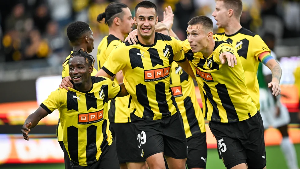 Häcken jublar i segermatchen mot Zalgiris Vilnius.