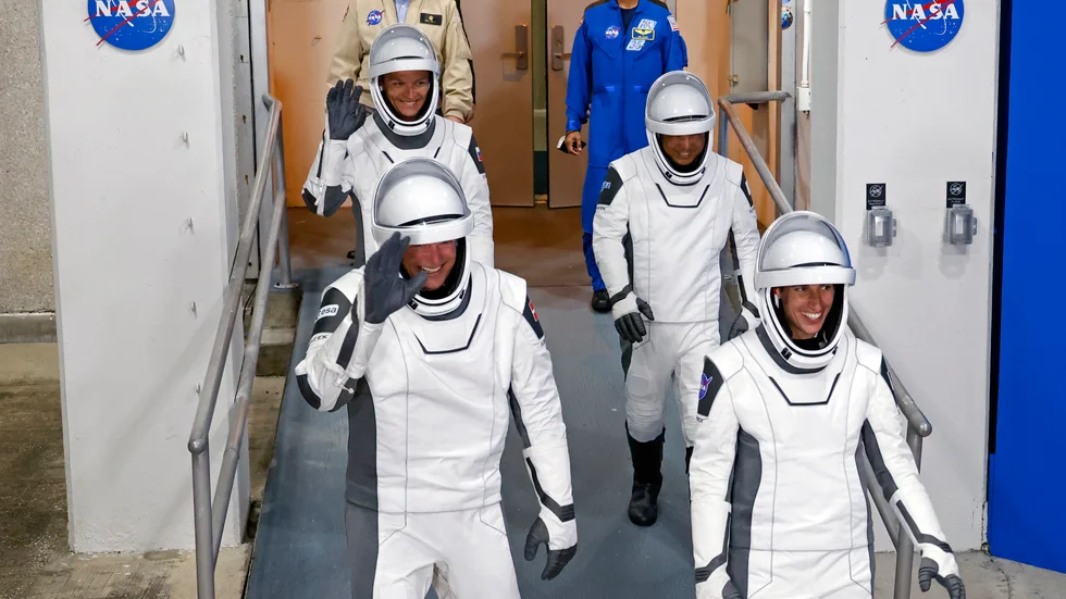 Fyra astronauter – från USA, Danmark, Japan och Ryssland – skickades ut i rymden i gryningen.