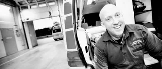 ..Henrik Swedborg, Ambulanssjuksköterska, som är skapare till eventet "Vi som jobbar när alla andra festar" på Facebook.
