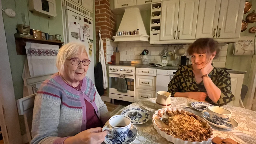 Margareta Nordin och Erika Rockborn är två av jurymedlemmarna som utsett vinnarbidragen i novelltävlingen "Framtidens äldreboende 2043". Novellerna börjar publiceras i Folkbladet 9 november. 
