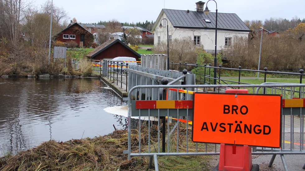 Arbetet efter gårdagens översvämningen var fortfarande igång under måndagen.