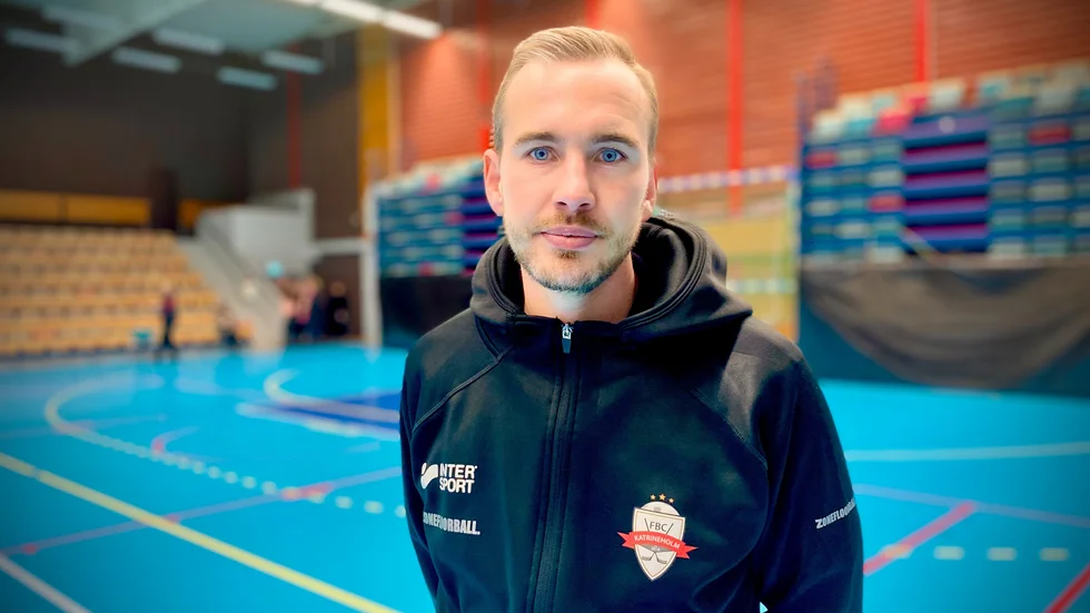 Andreas Sjöberg, tränare FBC Katrineholm, låter sig inte oroas av förlusten. "Det har gått åtta omgångar. Det är väl typ fjorton kvar. Jag är inte orolig, vi kommer snart få lite vind i seglet", säger han.