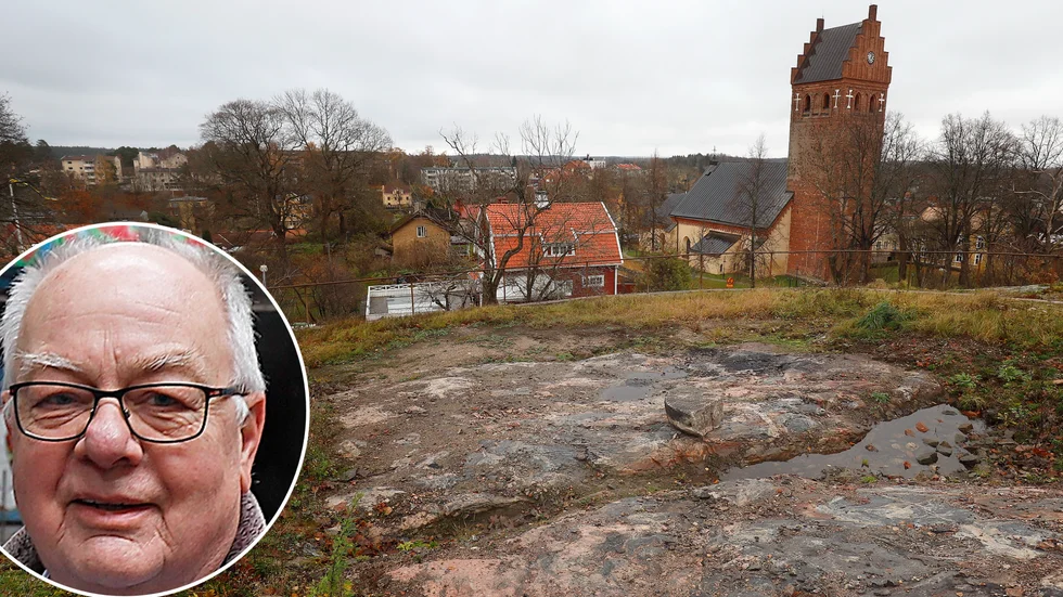 Lars-Göran Karlsson (S) har förhoppningen att en ny byggnad kan stå klar 2025 på den plats där den nedbrunna kvarnen stod.