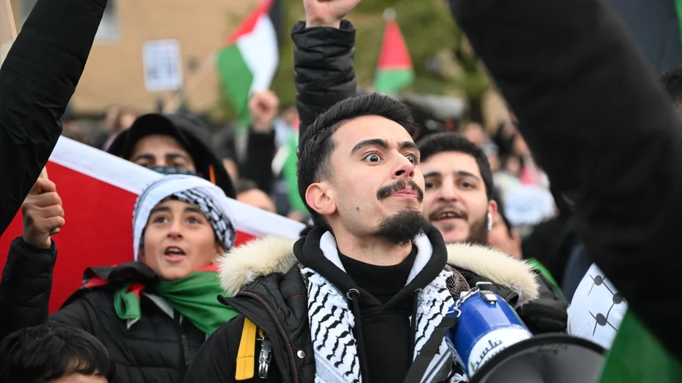 Givetvis spelar religiösa motiv en roll för en del parter i konflikten, men det är ändå felaktigt att beskriva det som ett religionskrig. (Bild från propalestinsk demonstration i Göteborg.)