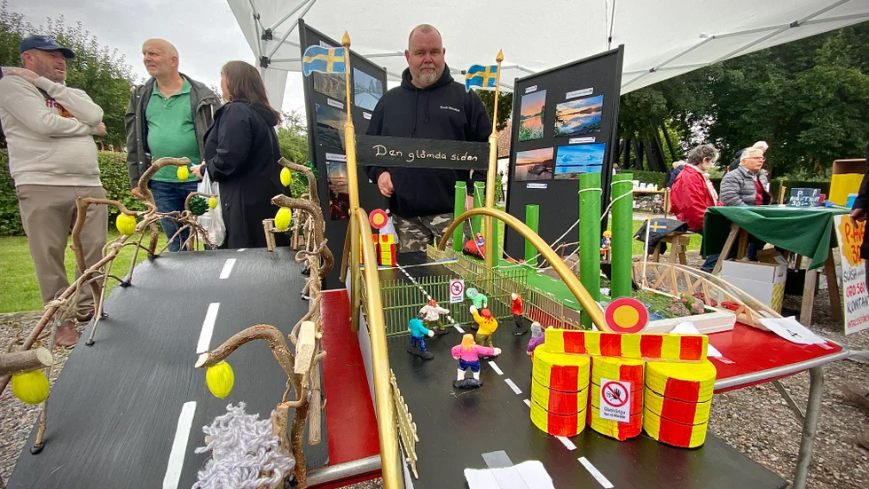 Vrenadagen präglades av den avstängda bron i samhället. "Vi har utlyst en tävling i bromodellbygge och här är resultaten det går att rösta på", säger Patrik Jonsson från arrangören Vrena intresseförening.