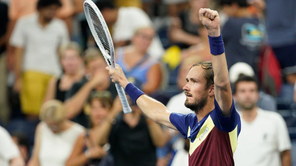 Daniil Medvedev från Ryssland besegrade Alex de Minaur från Australien och är därmed vidare till kvartsfinal i US Open.
