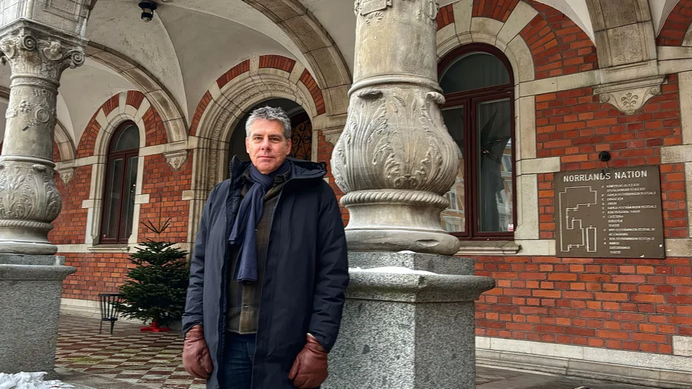 Komikern och skådespelaren Mikael Tornving, 61, utanför Norrlands nation där han under sin studietid både engagerade sig flitigt i spex och som andre kurator. 