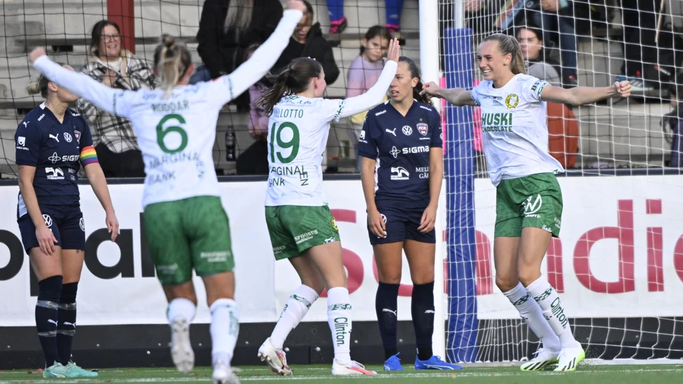 Hammarbys Ellen Wangerheim jublar efter att ha gjort 3–1 mot Rosengård.