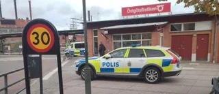 Därför befinner sig flera polispatruller vid resecentrum