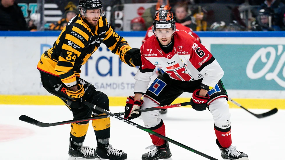Filip Berglund är klar för tre nya säsonger med Örebro.