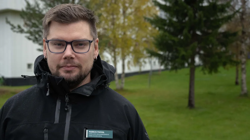 Marcus Pavval arbetar som infrahandläggare på K 4 i Arvidsjaur. Han säger att man identifierat att behovet av nya byggnader är stort. "Vi är trångbodda."