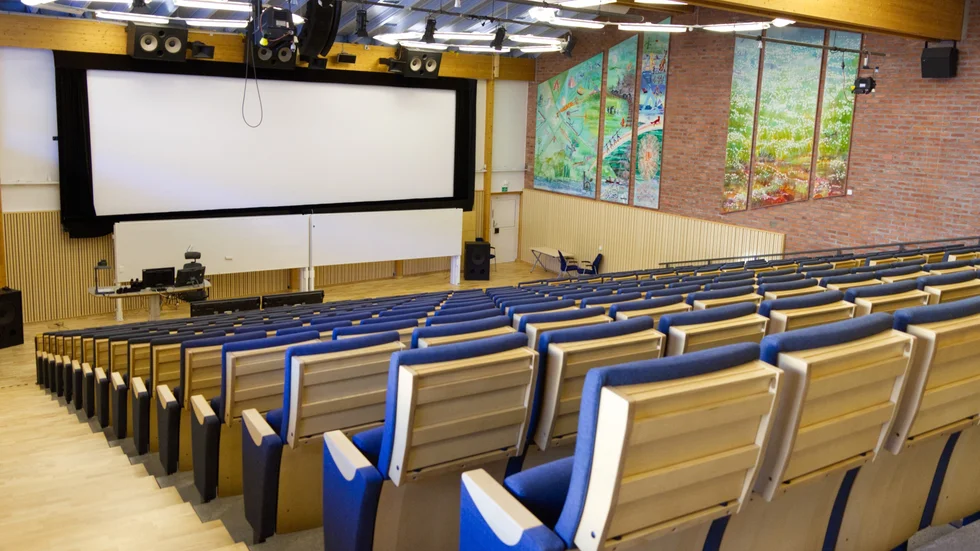 I dag, lördag, skriver närmare 80.000 svenskar högskoleprovet.