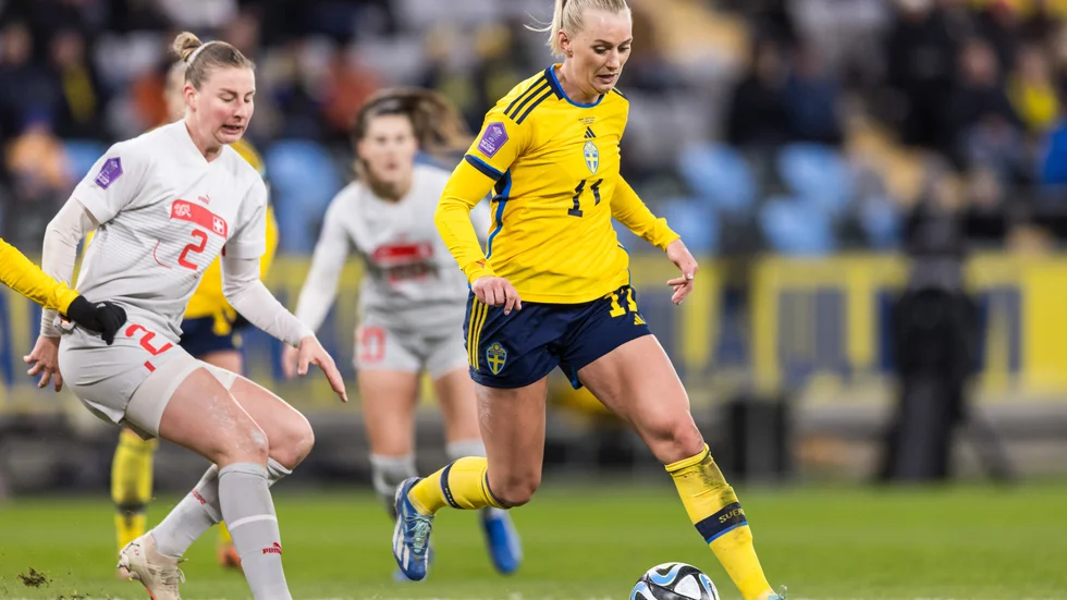 Stina Blackstenius i sin hundrade landskamp. På tisdag möter Sverige Italien i Malmö. Då kan Stina göra sina hundraförsta landskamp. 