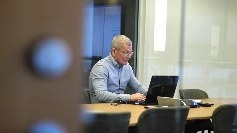 Byggstatik/Tegelviken projektutveckling, med vd Lars Ström i spetsen, vill bygga bostäder i Tegelviken. Tanken är en skärgårdsmiljö i anslutning till den befintliga båtklubbsverksamheten.