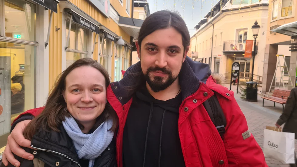 "Vi vet inte än var vi ska fira jul. Antingen blir det Piteå, eller så åker vi till England", sade Marika Finegold. Här tillsammans med Joe Finegold