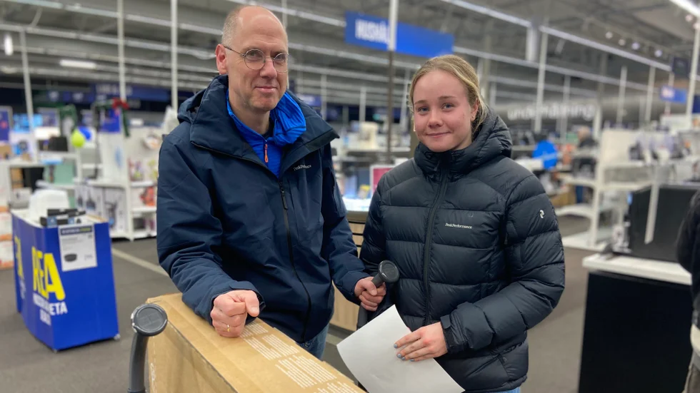"På den gamla tvn flimmrade bilden så vi behövde en ny. Så vi passade på nu", berättar Johannes och Randi Arnesen från Luleå. 