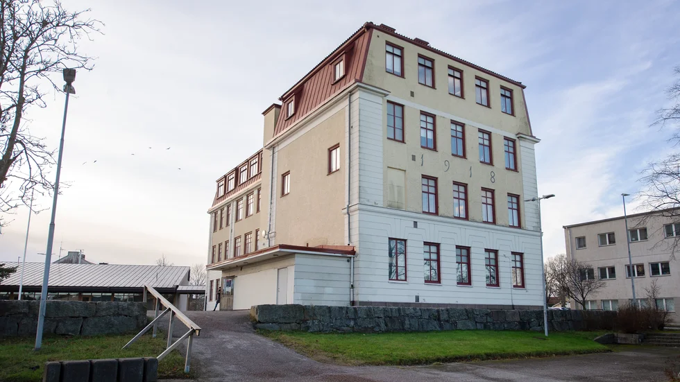 Flytta in på ett anrikt skolområde? D-skolan, Torgskolan och deras skolgårdar i centrala Oxelösund pekas ut som ett möjligt nytt bostadsområde.