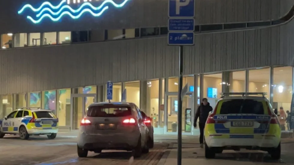 Polis kallades till Tinnerbäcksbadet. 