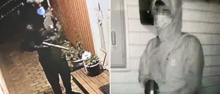 Här ringer tonåringen på – för att mörda familjen i Stenhagen