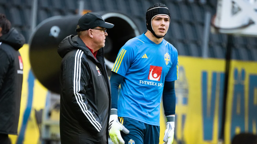 Förbundskaptenen Janne Andersson och snabbinkallade målvakten Jacob Widell Zetterström.