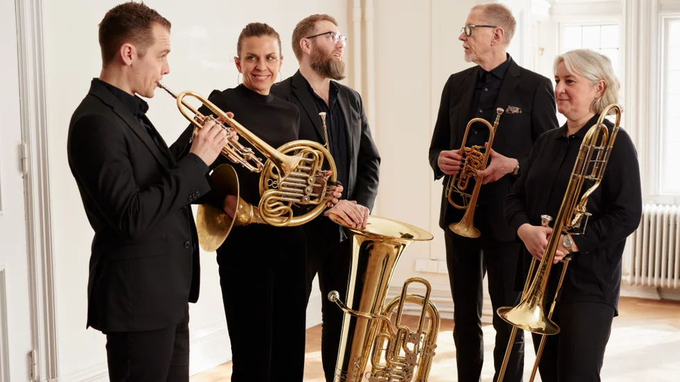 Linnékvintetten ger konserten "Hon, hennes" med verk av Elfrida Andrée, Valborg Aulin, Alice Tegnér, Andrea Tarrodi, Britta Byström och Monica Dominique. 