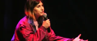 Nour El Refai tänjer gränserna med stark komik