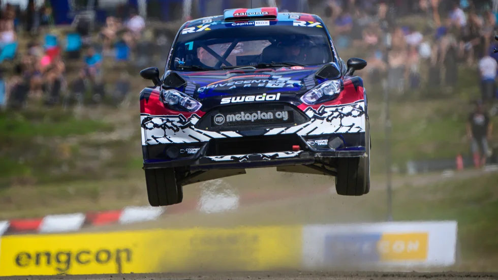 Anton Marklund flyger fram i EM i Ken Blocks gamla bil. I helgen kan han ta ytterligare ett steg mot en EM-titel.