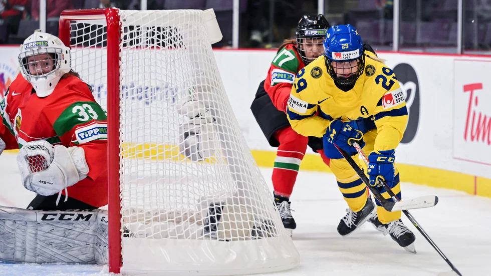 Ungerns Eniko Toth jagar Sveriges Sara Hjalmarsson. Nu ska de spela i samma lag.