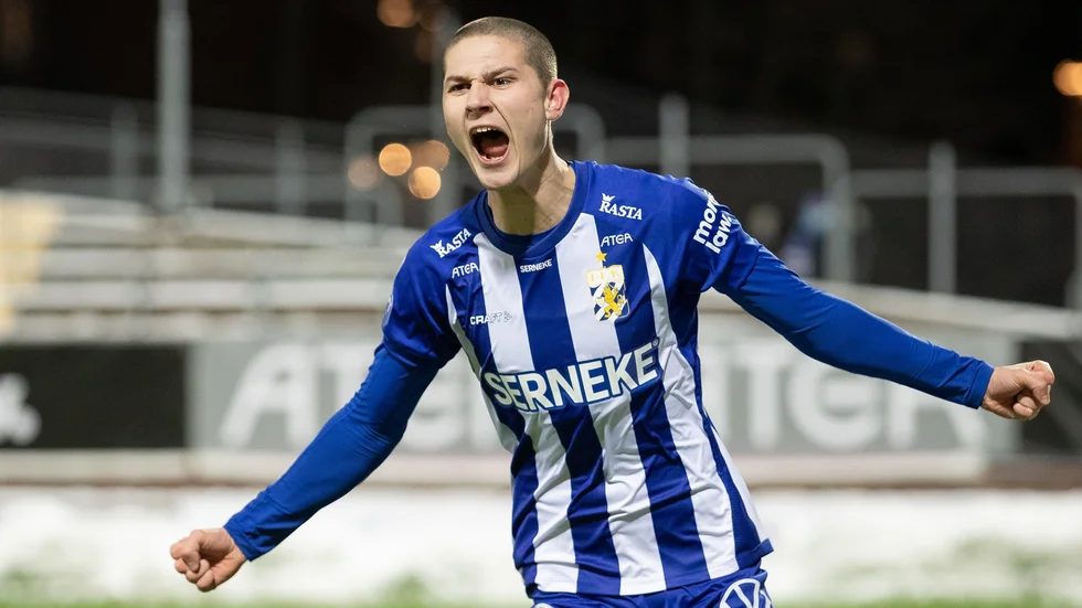 Wikström har en bakgrund i IFK Göteborg.