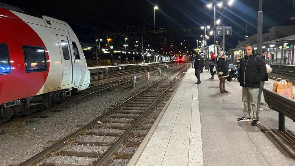 Det inträffade ledde bland annat till sena tågvändningar i Norrköping och resenärerna fick vänta ute i kylan.