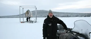 Rivningsvirke från Kiruna blev konst på Torneälven