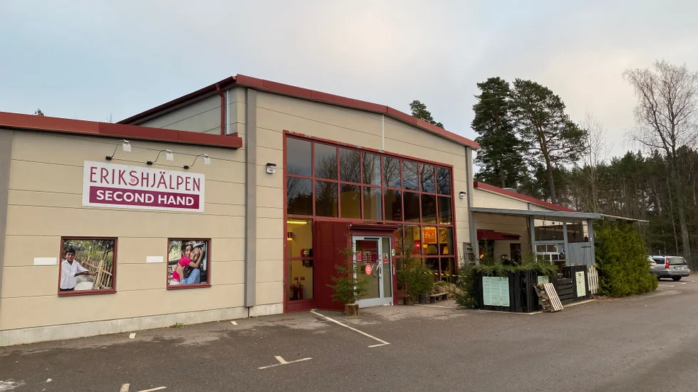 Erikshjälpen i Motala är ett av många alternativ för den som vill handla second hand, något av en folkrörelse.