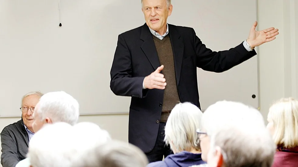 Moderatpolitikern Lars Larsson blev bestulen på sin dator mitt under brinnande filminspelning i centrala Strängnäs.