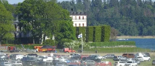 Båtolycka vid Tullgarns slott – en person förd i ambulanshelikopter till Karolinska