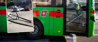 Länsbuss kraschade in i lyktstolpe i Gnesta