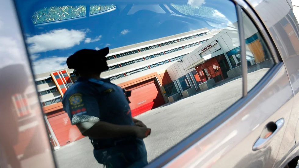 Robert, ordningsvakt i Eskilstuna, var med och plockade ut en hund ur en varm bil i Eskilstuna häromkvällen.– Den flämtade och dreglet rann. Det var väldigt varmt inne i bilen, berättar han.