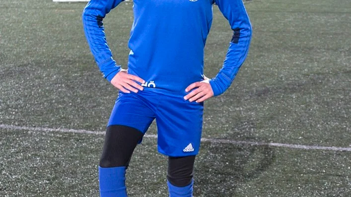 Hampus Öhlin, 15-årig mittfältare i Värmbols FC älskar att träna. "Det är kul att träffa polarna och spela fotboll, det spelar inte så stor roll vilket väder det är", säger han.