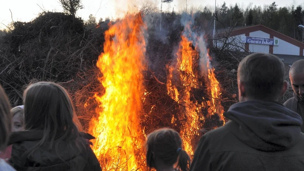 En bra relation måste väl ändå byggas på något stabilare än alkohol, enligt insändarskribenten. FOTO: JOHN HENZLERT