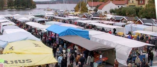 Fotbollssouvenirer och lotterier – en helg på Strängnäs marknad fick räcka