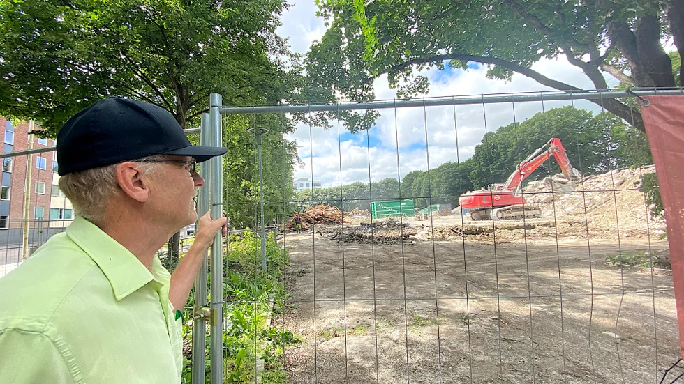 Jan Fredriksson minns Kommunhuset som nu har förvandlats till rivningsmassor.