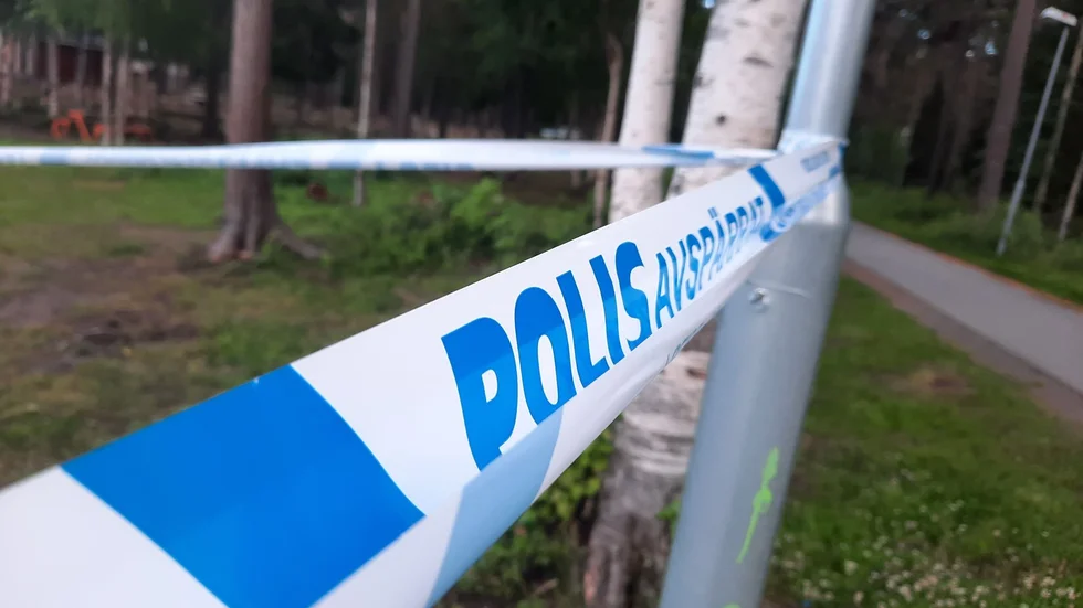 Ett skogsparti på Morö Backe spärrades av efter överfallet.