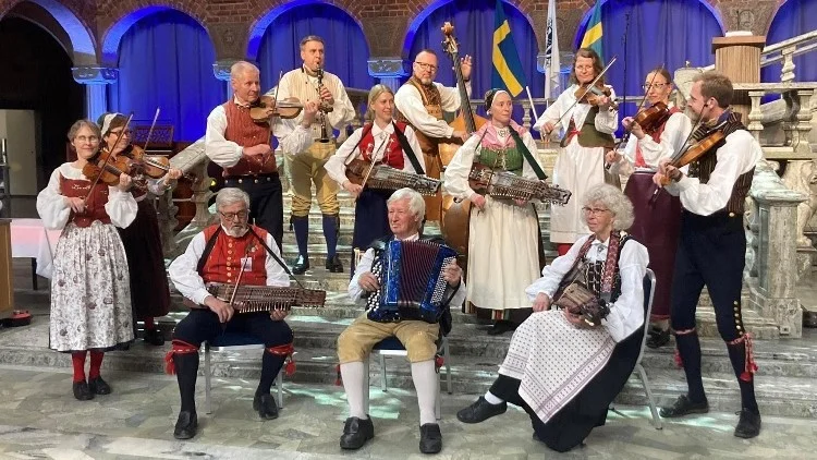 Tensta spelmanslag spelar i kväll när det efter flera års uppehåll är gammeldans på Gammelgården i Tierp igen.