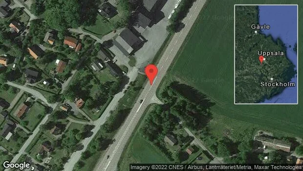 En personbil i olycka på väg 55