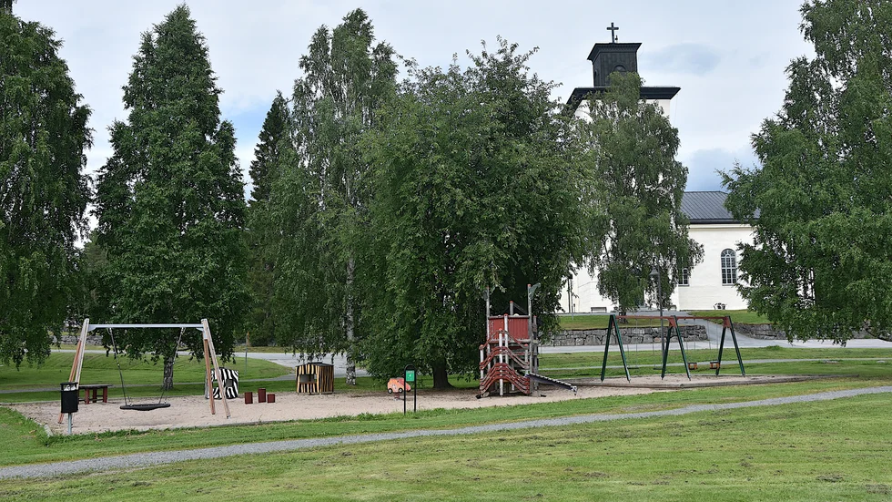 Här blev 15-åringen konfronterad en en man och yngling, som han uppfattade som far och son. 