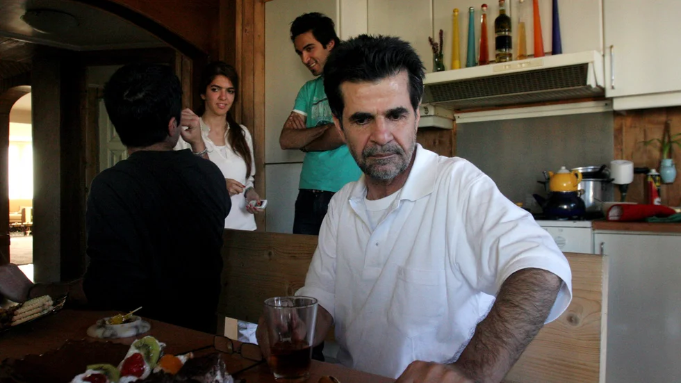 Jafar Panahi efter att ha släppts från fängelset 2010.