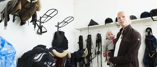 Tjuvar stal sadlar för 100.000