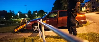 Två personer söks efter biljakt