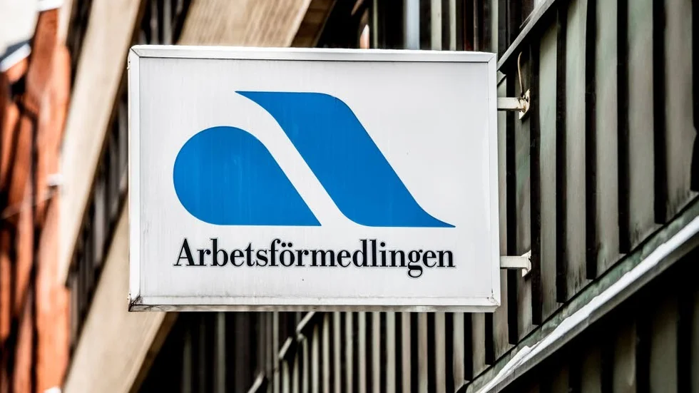 Arbetsförmedlingen säger upp femton personer i Katrineholm och Flen.